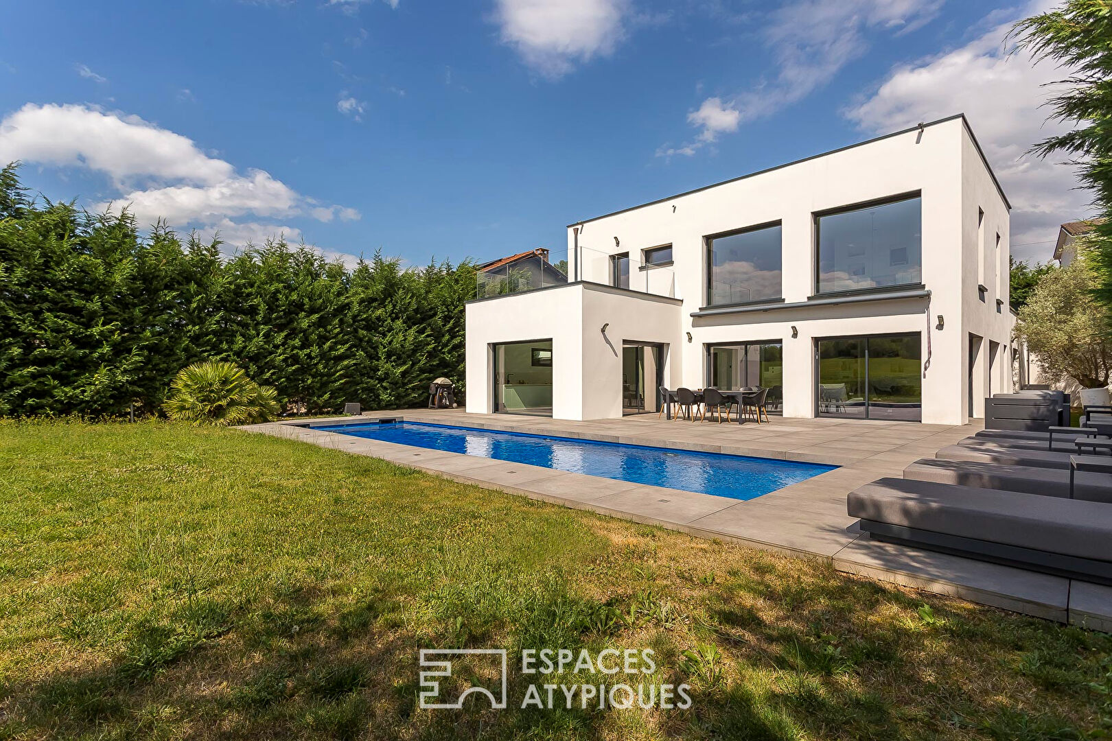 Photo Maison Contemporaine avec vue nature image 1/6