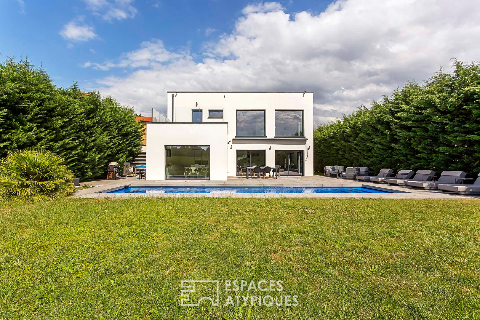 Photo Maison Contemporaine avec vue nature image 2/6