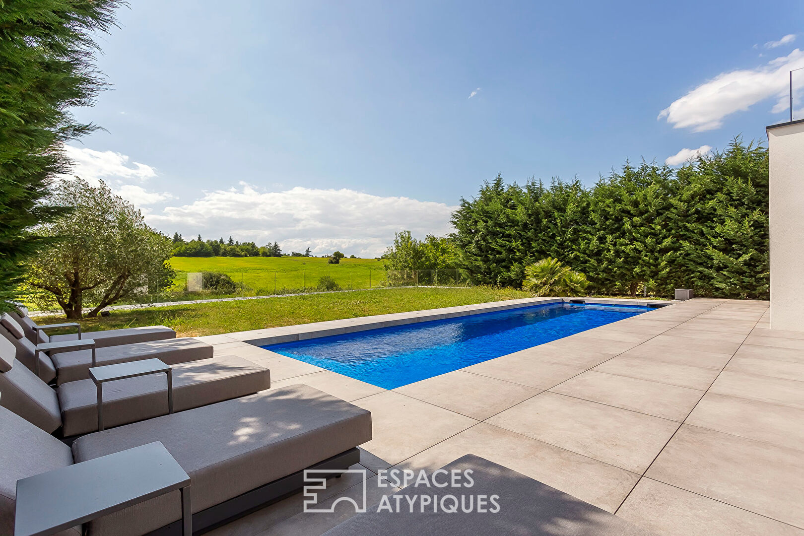 Photo Maison Contemporaine avec vue nature image 3/6