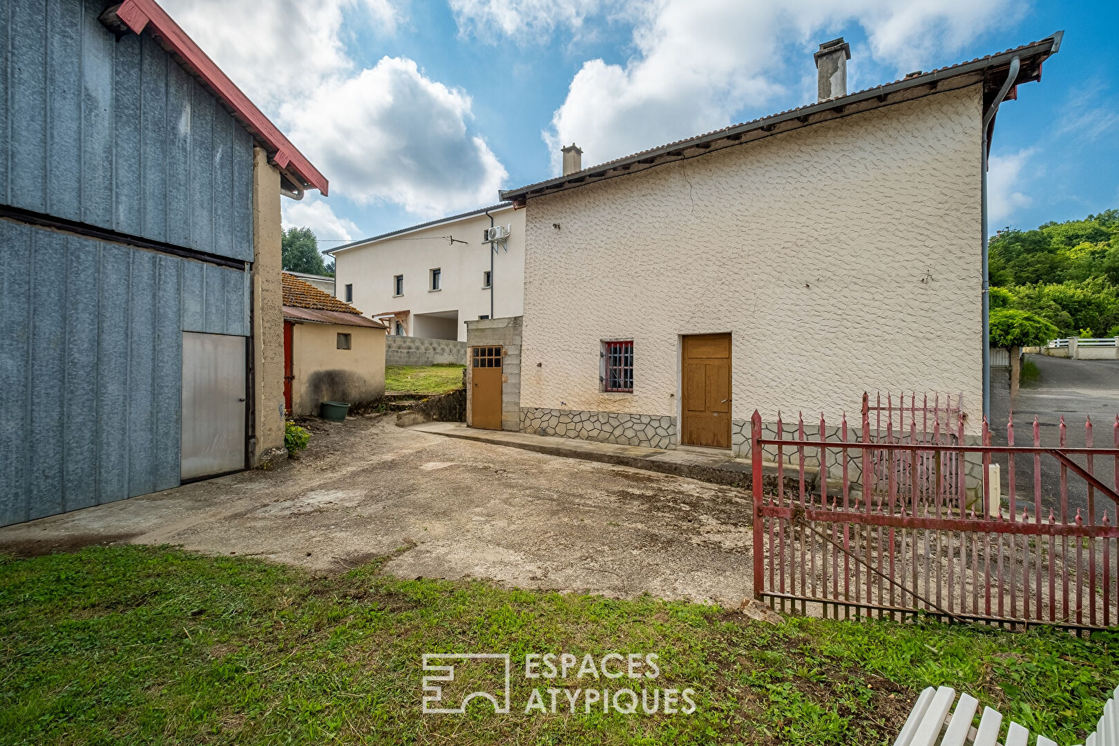 Photo Maison ancienne en pisé avec Grange à réhabiliter image 2/6