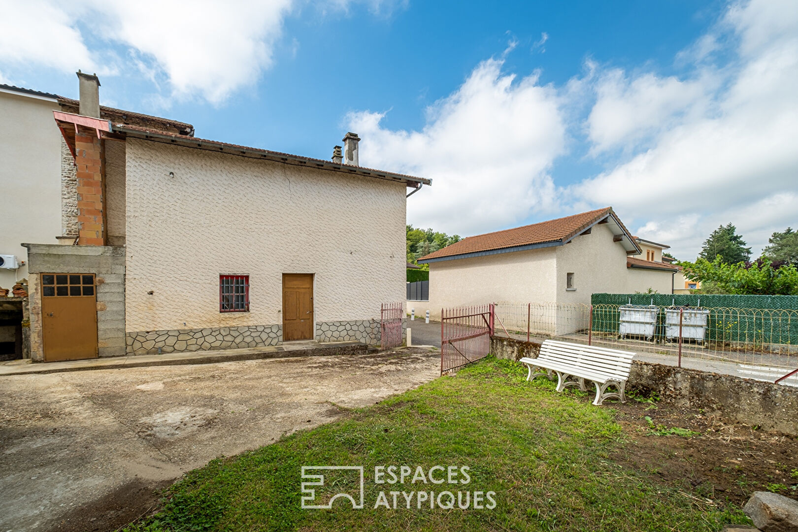 Photo Maison ancienne en pisé avec Grange à réhabiliter image 3/6