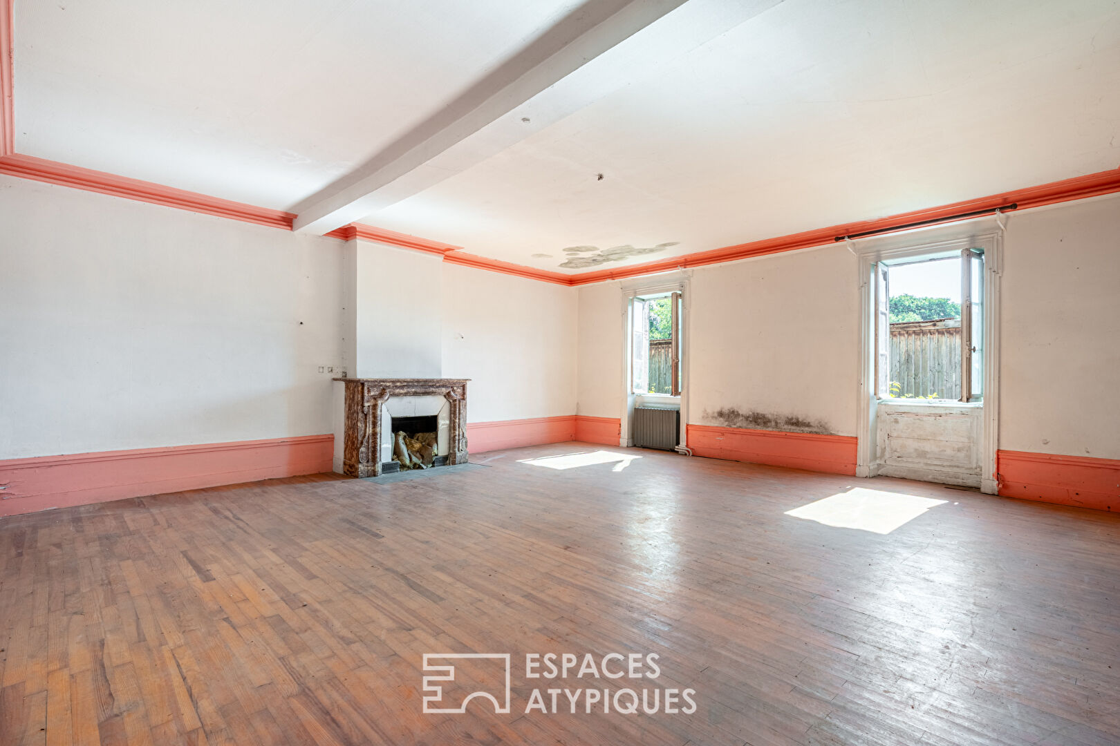 Photo Ancienne herboristerie à réinventer en pleine nature, au coeur du Beaujolais Vert image 2/6