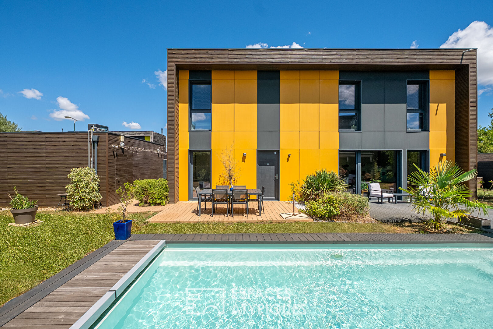 Photo Maison BBC avec jardin et piscine image 4/6