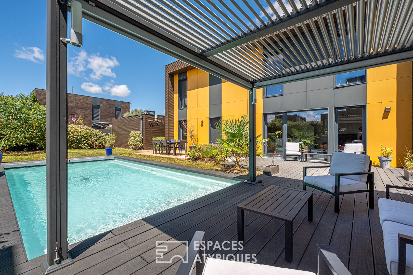 Photo Maison BBC avec jardin et piscine image 5/6