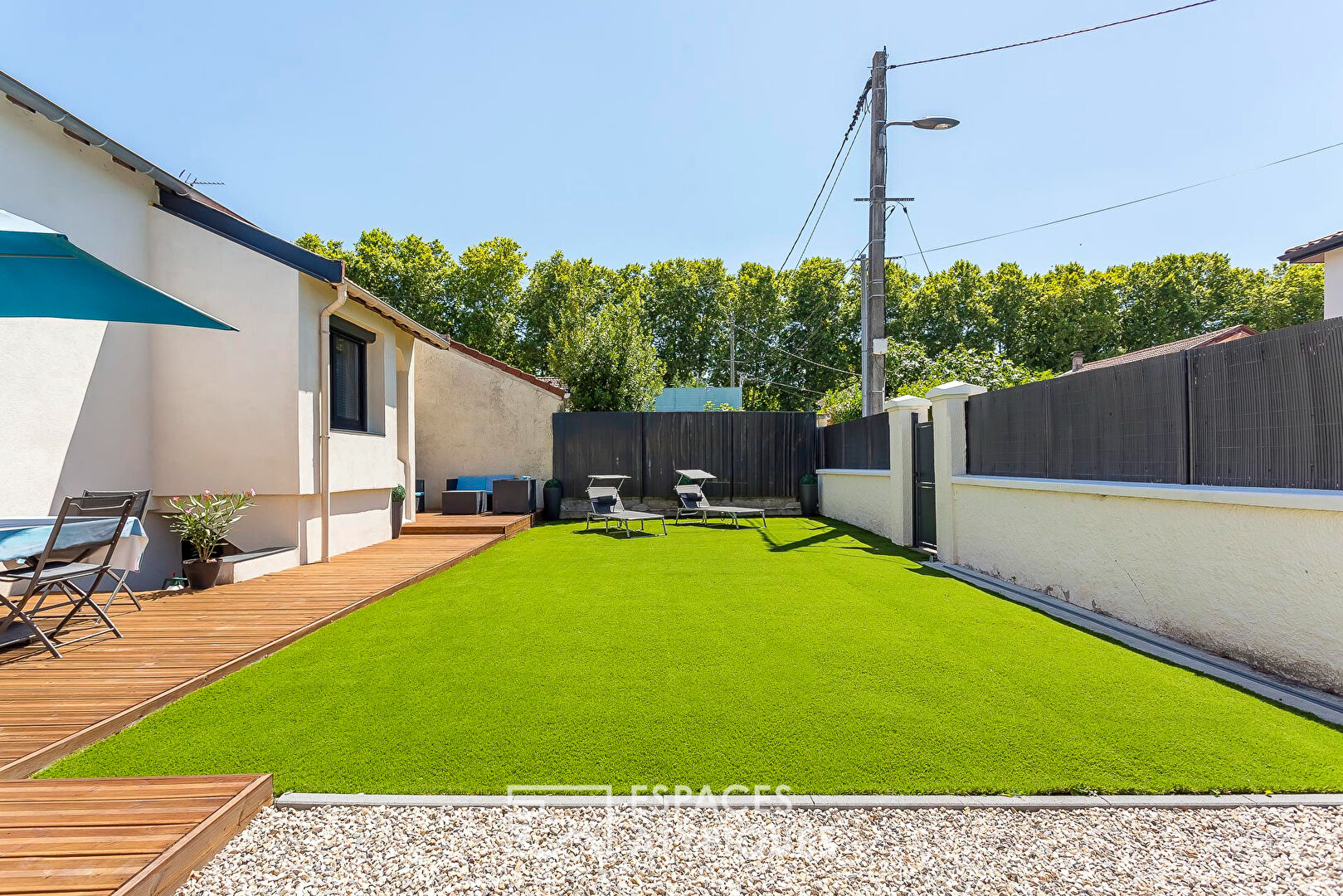 Photo Maison rénovée avec terrasses et jardin image 2/6