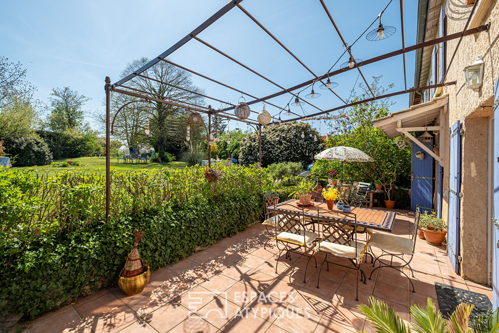 Maison de charme avec un jardin bucolique