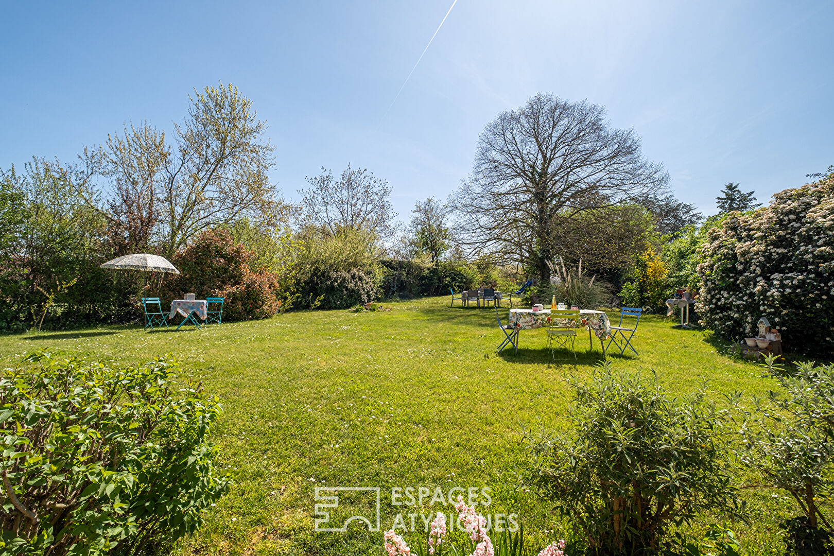 Photo Maison de charme avec un jardin bucolique image 2/6