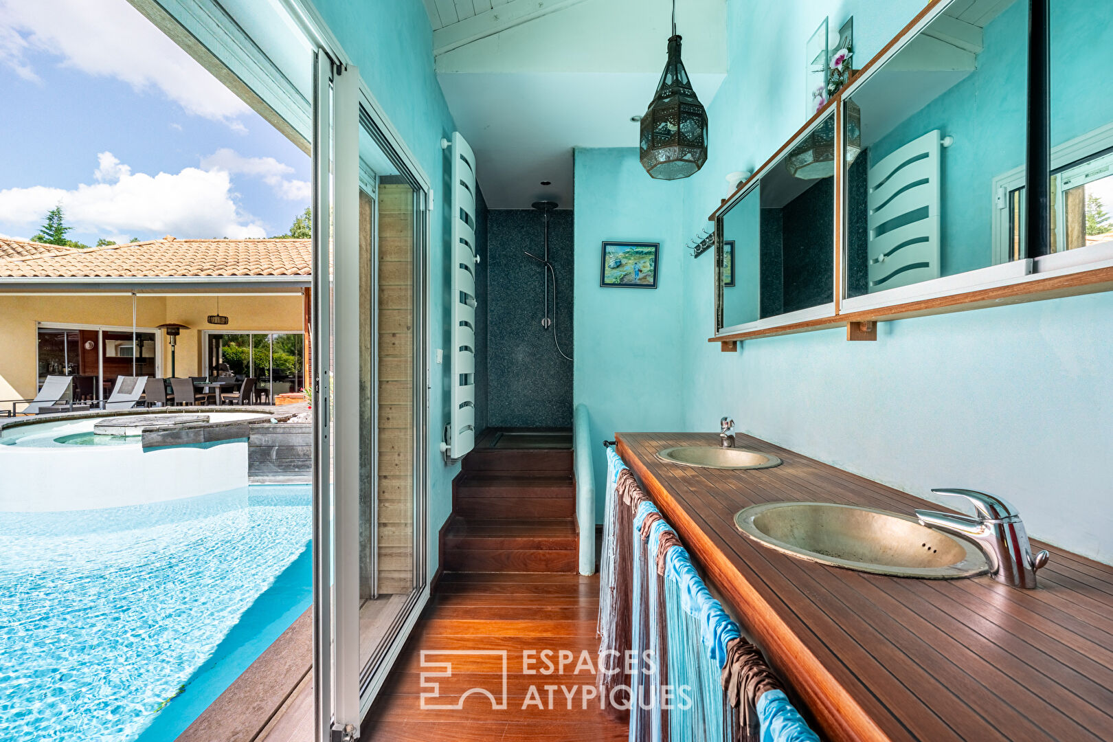 Photo Maison de plain-pied avec jardin arboré et piscine au coeur de Limonest image 5/6