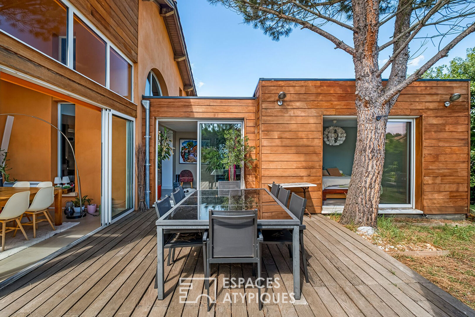 Maison d'architecte avec piscine au calme dans secteur résidentiel