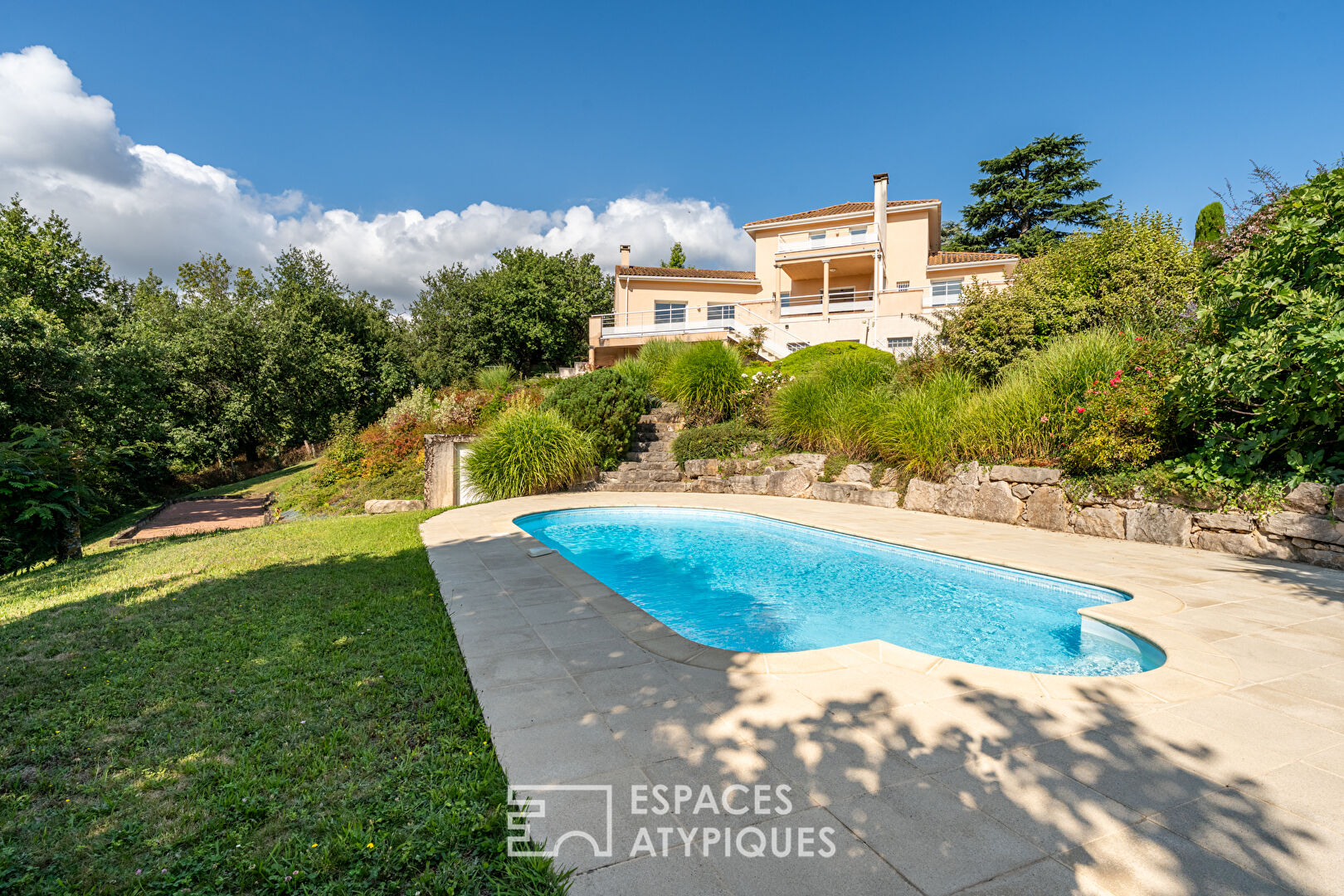Maison avec piscine et vue imprenable