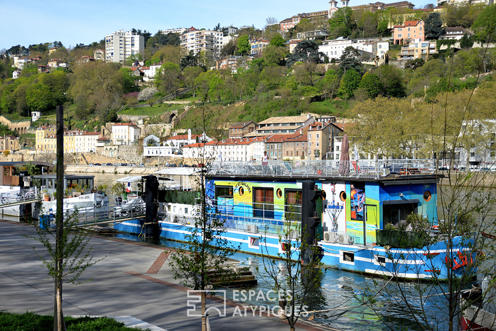 Photo Péniche de 180 m2 à deux pas de la Place Carnot image 1/6