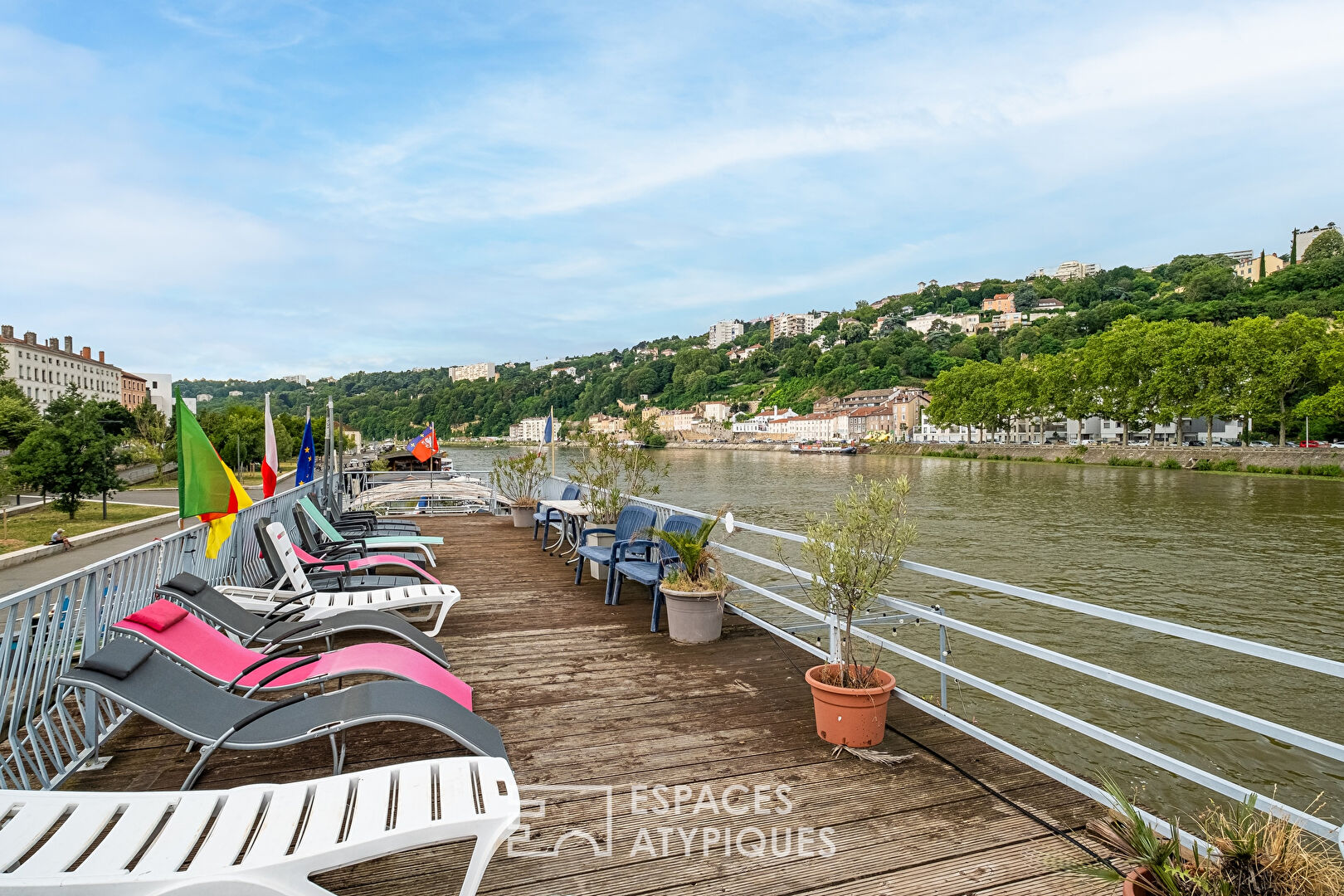 Photo Péniche de 180 m2 à deux pas de la Place Carnot image 5/6