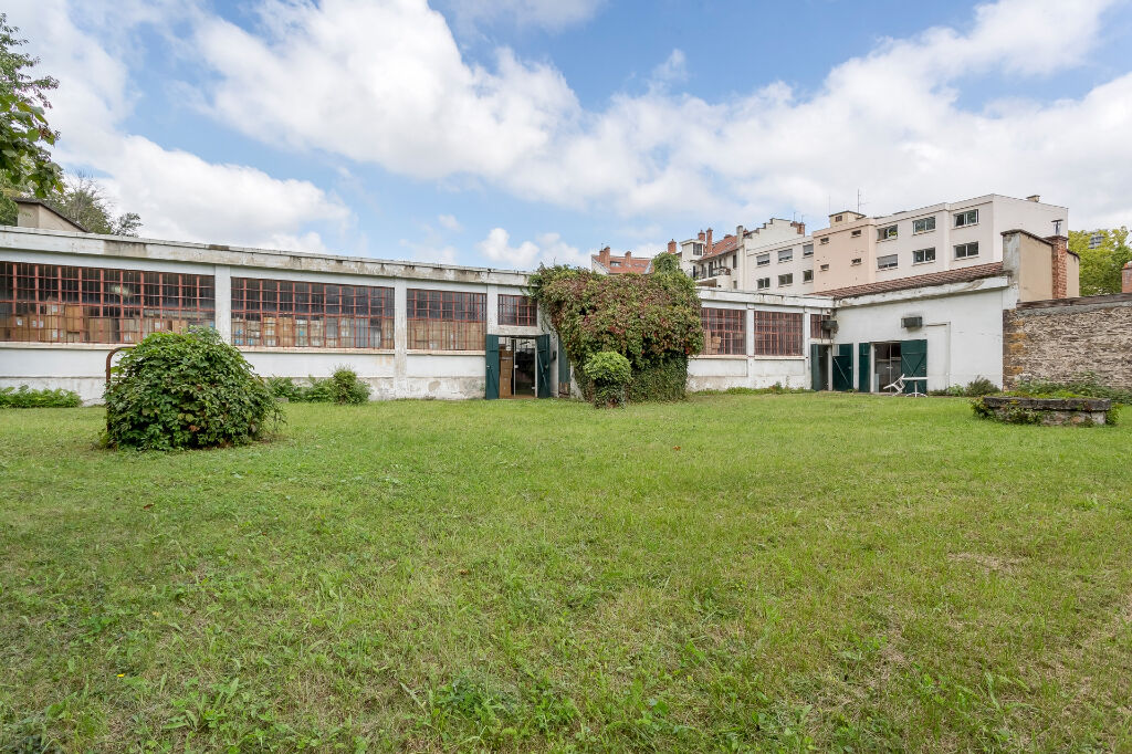 Photo Entrepôt sur les quais de la Saône, à rénover, avec jardin privatif et grande cave image 3/6