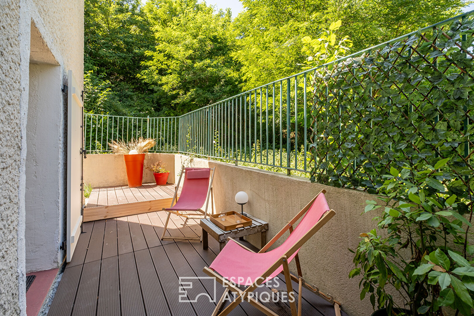 Photo Appartement cosy rénové avec extérieur et parking à deux pas d'OL Vallée image 1/6