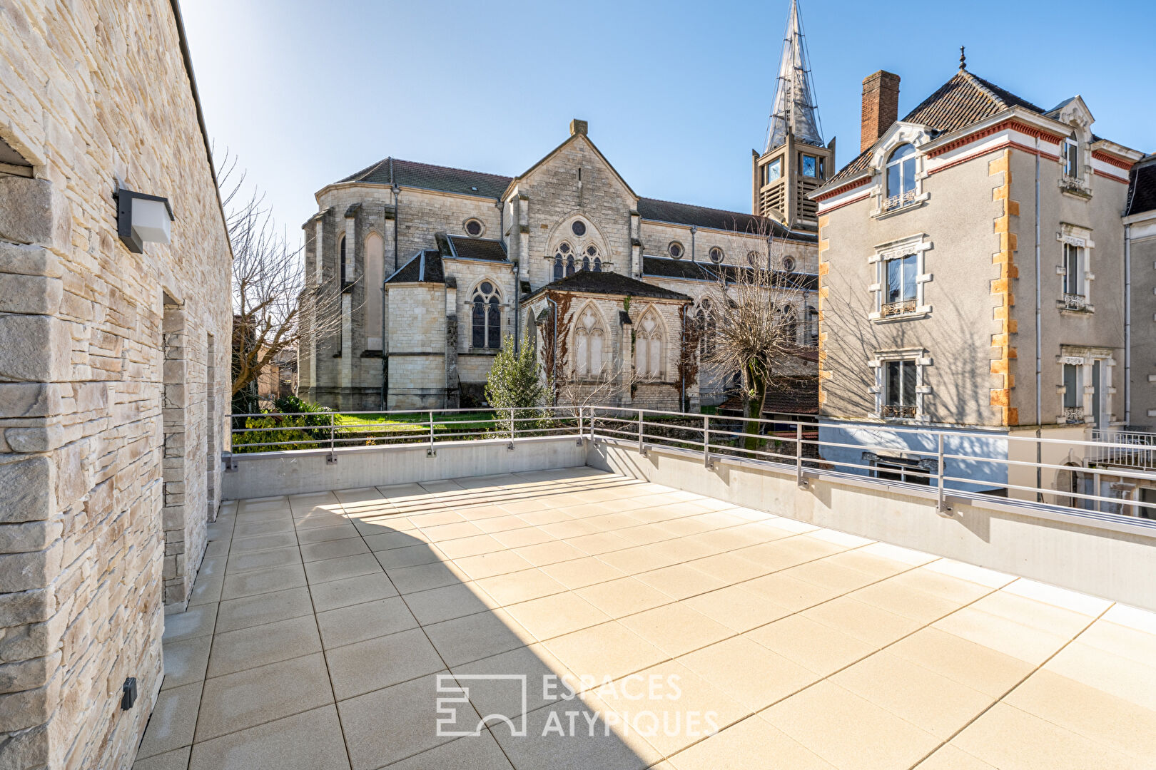 Agence immobilière de ESPACES ATYPIQUES LYON - ESPACES ATYPIQUES Villefranche