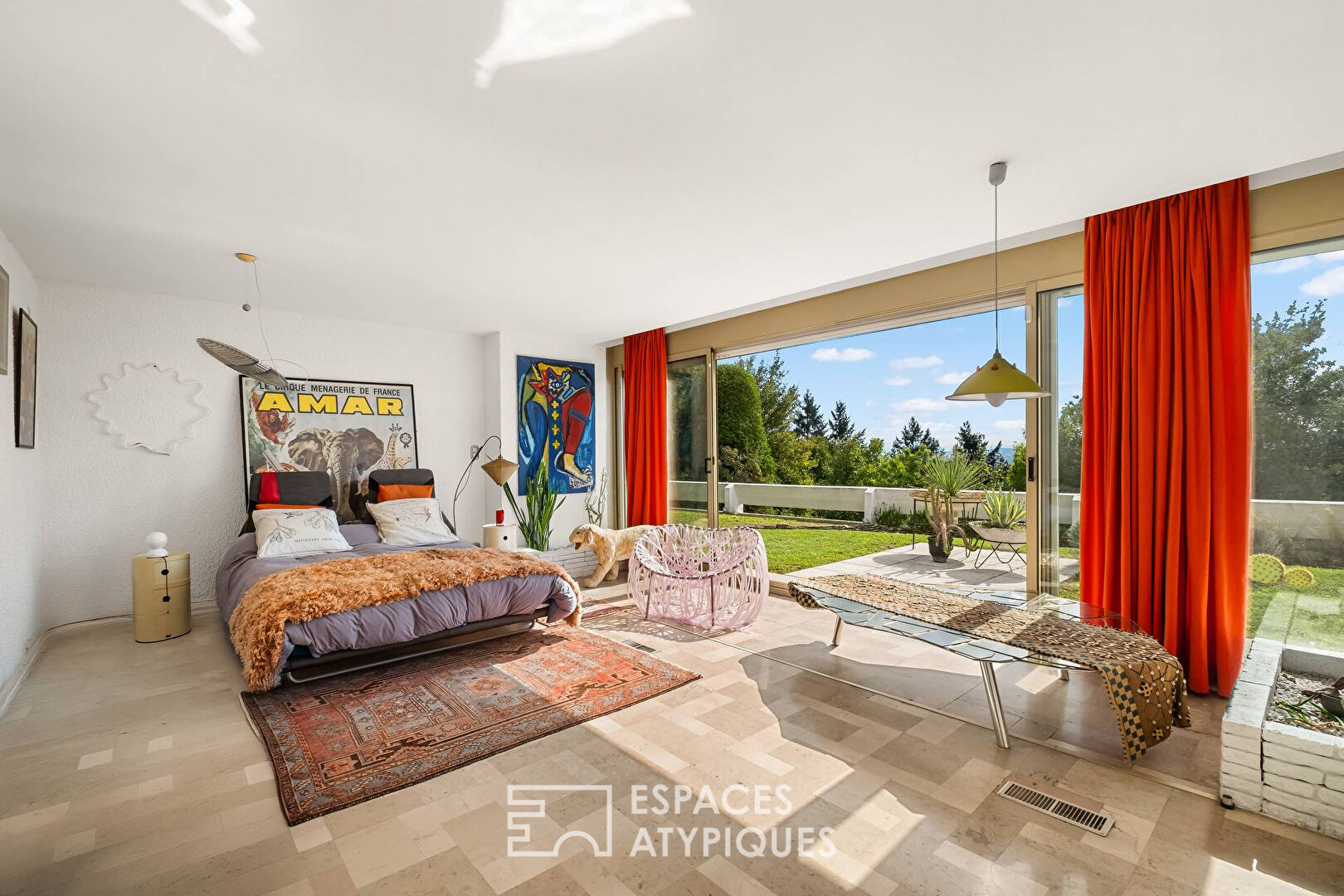 Photo Maison brutaliste avec piscine et vue incroyable image 5/6