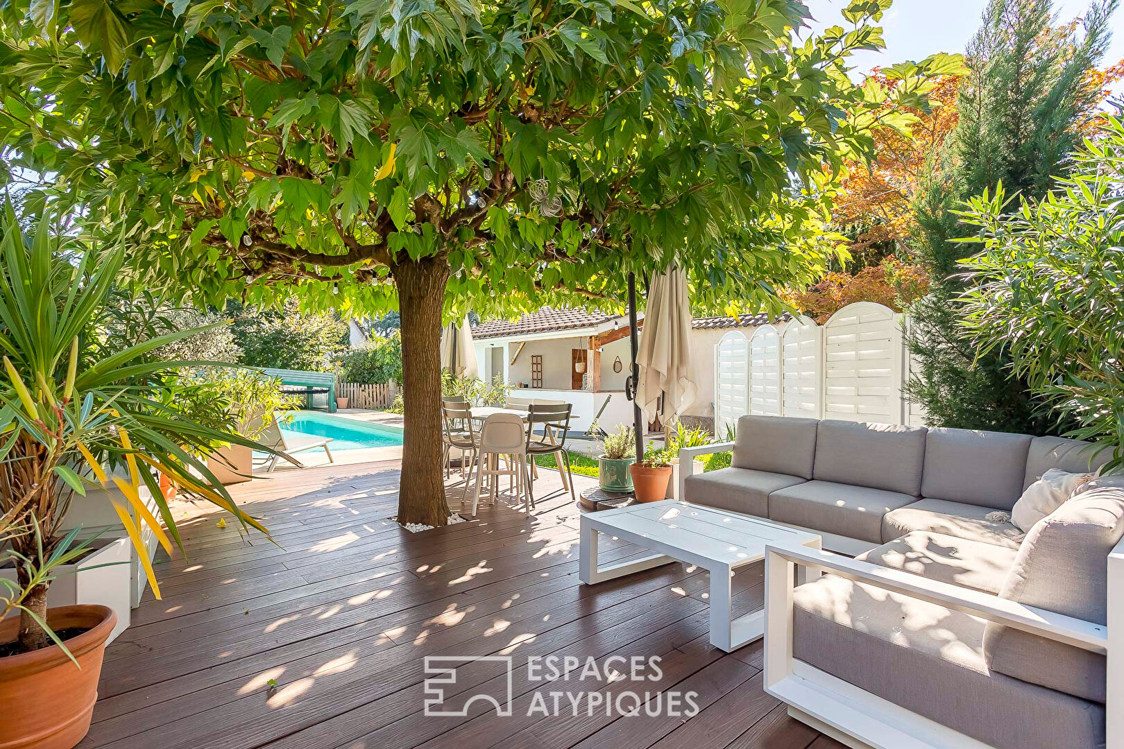 Ancien corps de ferme rénové avec piscine et jardin
