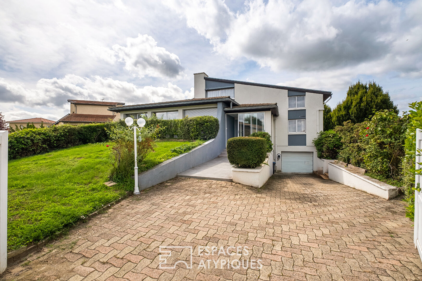 Photo Maison d'architecte familiale avec piscine image 4/6