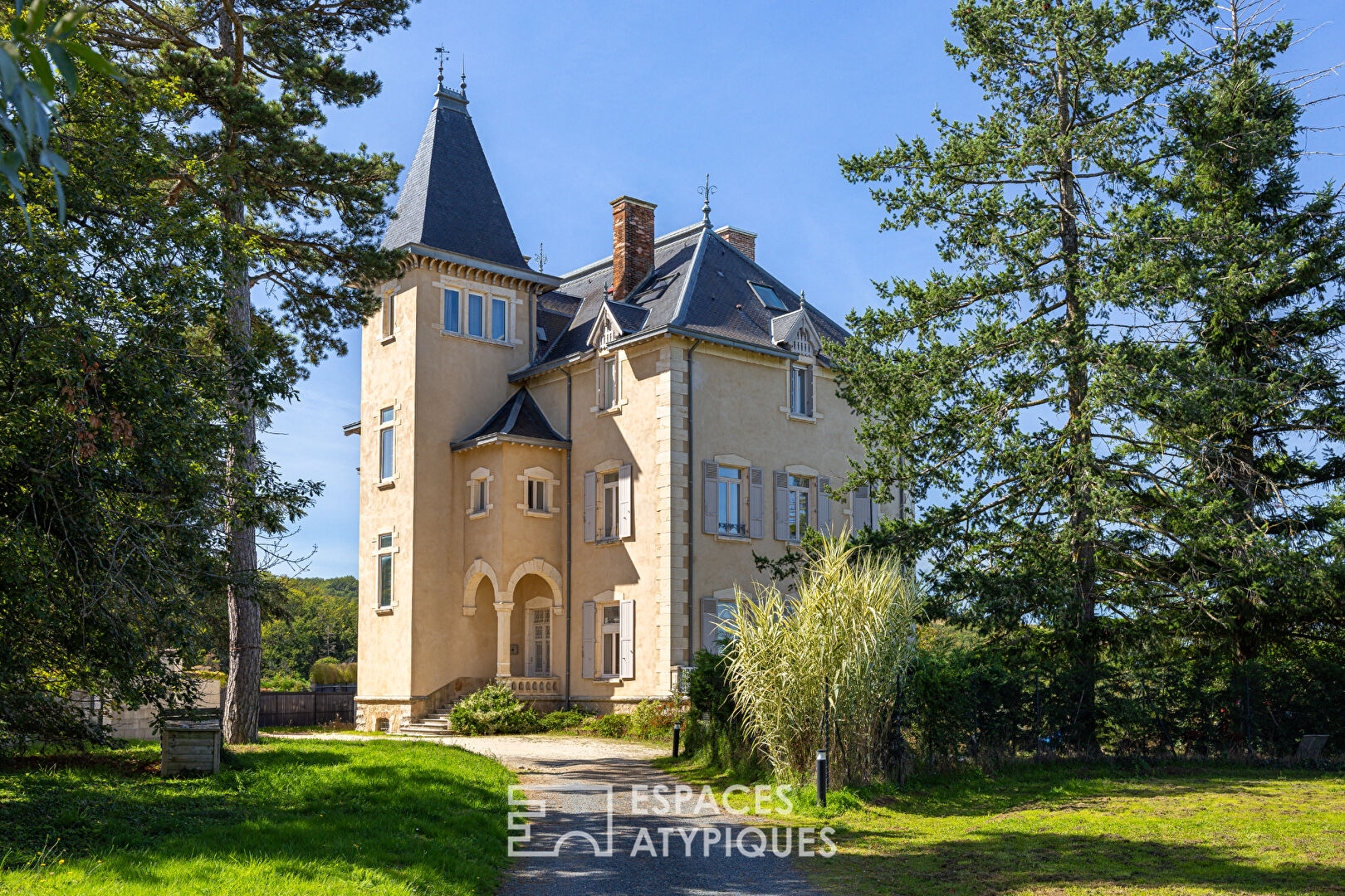 Photo Appartement rénové au coeur d'un château avec jardin et piscine image 3/6