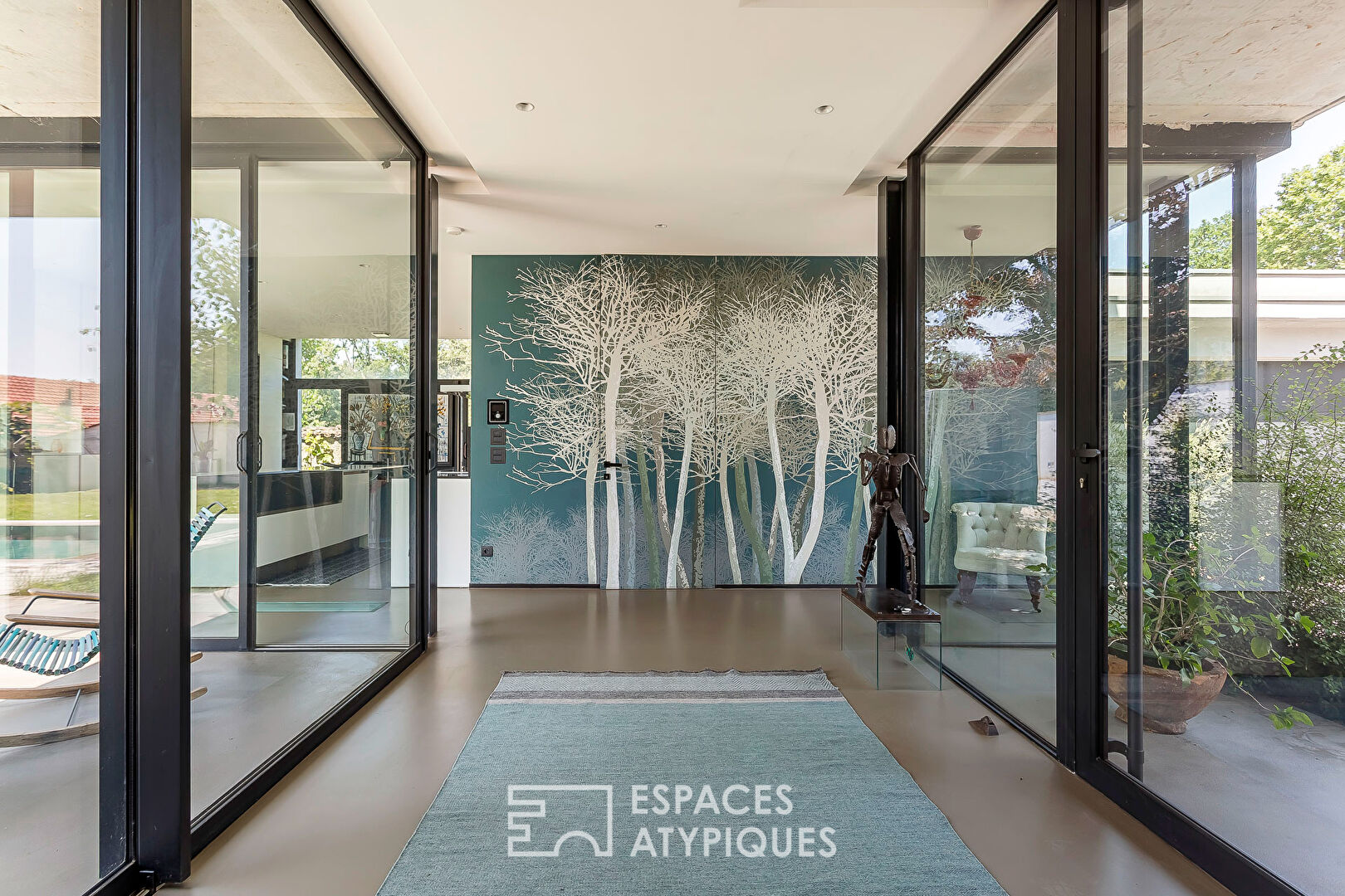 Photo Villa d'architecte aux lignes modernes avec piscine dans le Bourg de Caluire-et-Cuire image 4/6