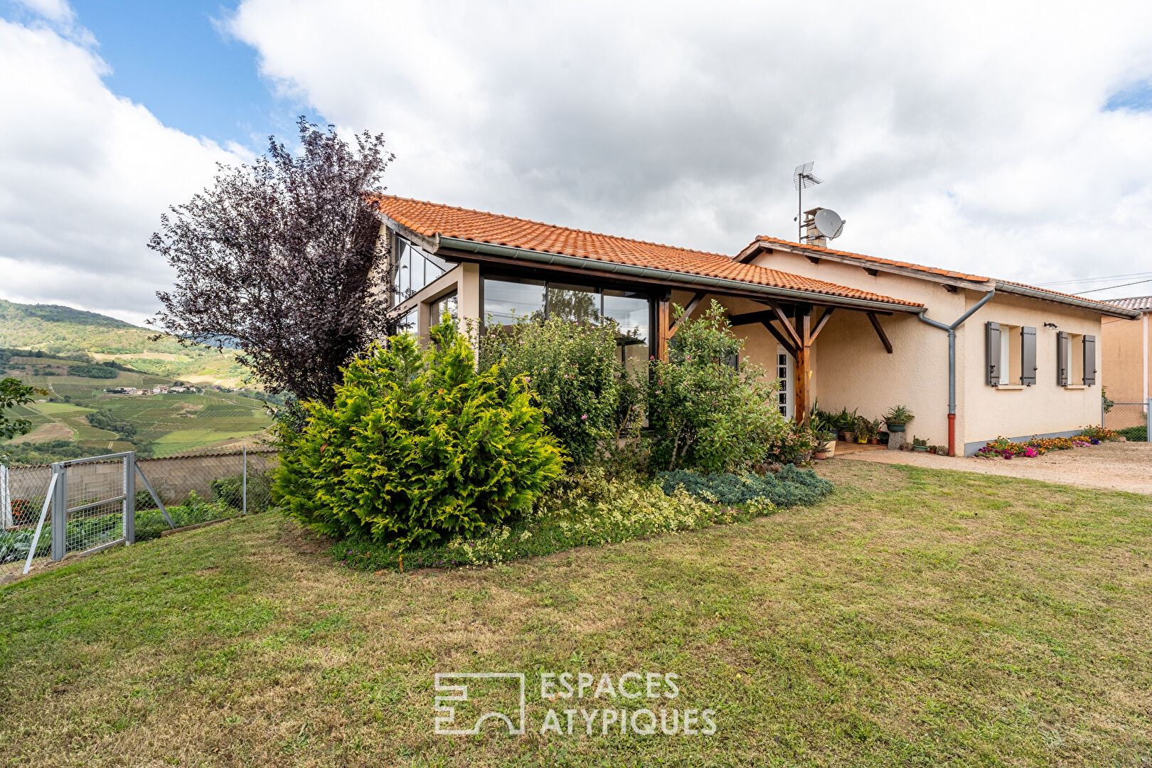 Maison avec vue imprenable sur le Beaujolais vert