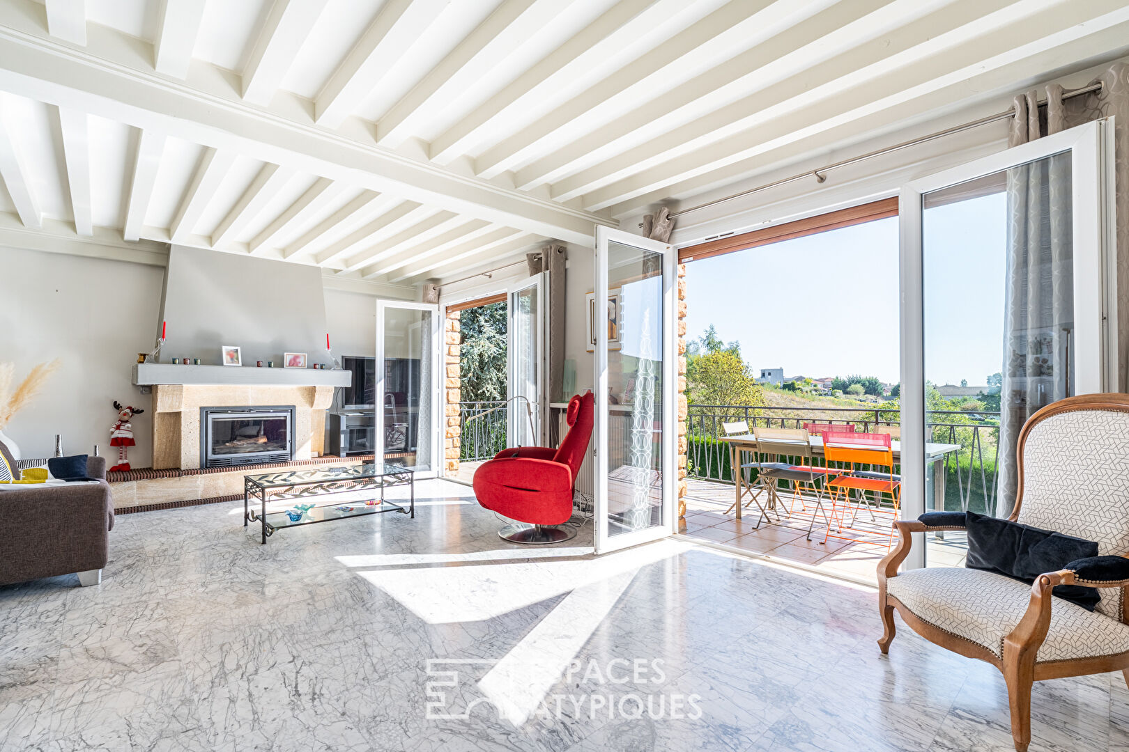 Photo Maison avec jardin arboré et vue, au coeur du Beaujolais image 3/6