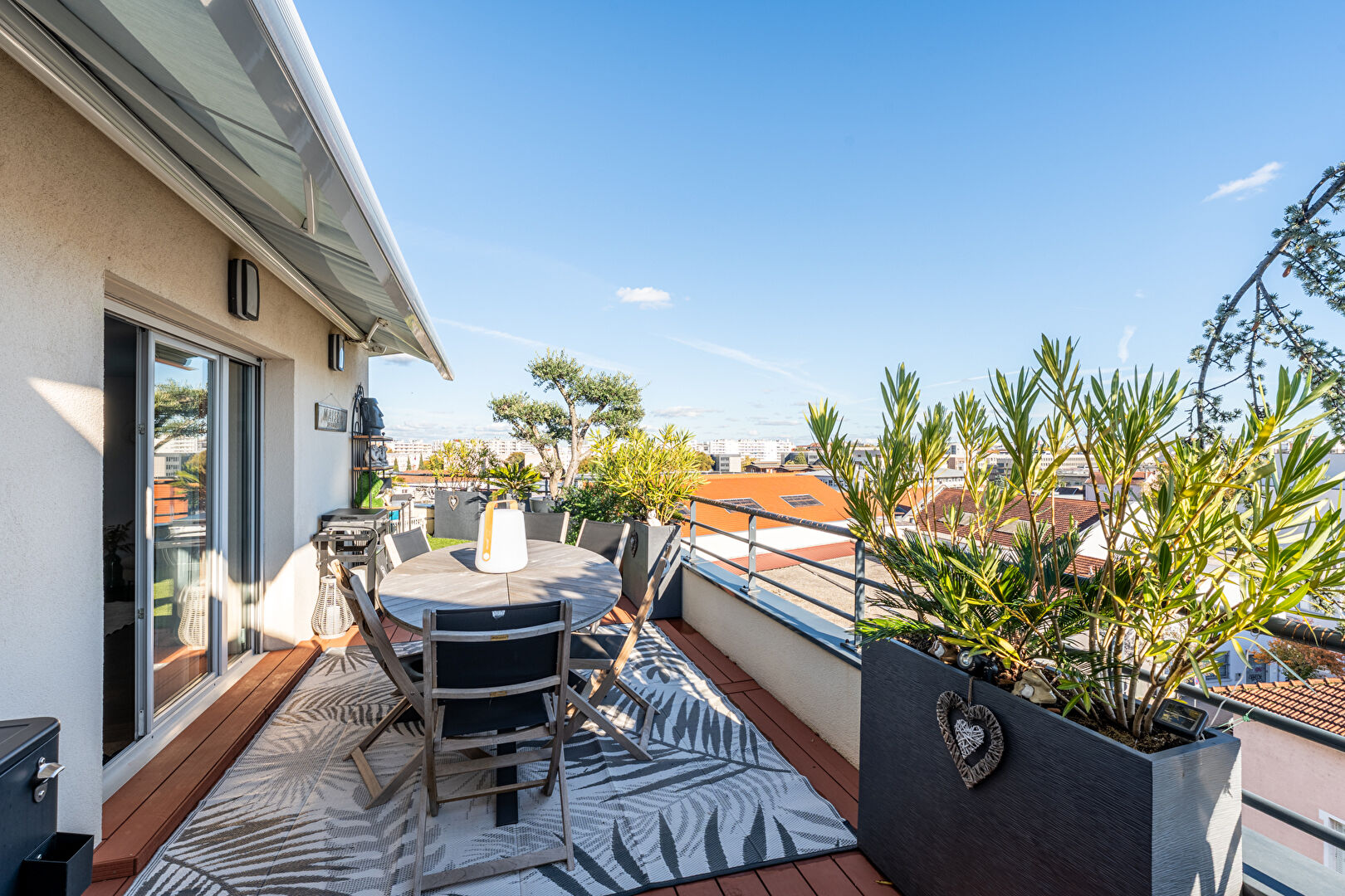 Toit-terrasse au coeur du secteur 