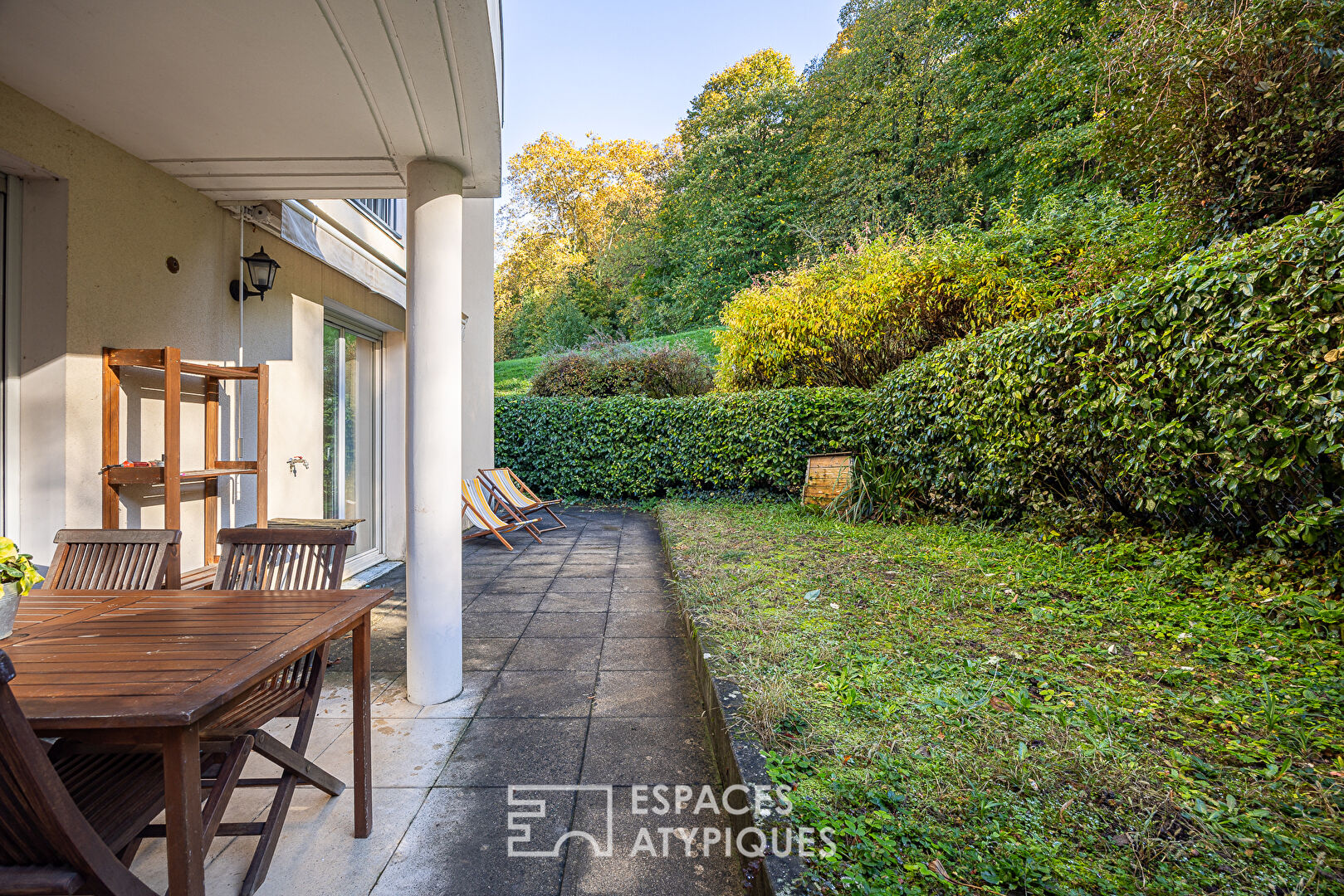 Rez-de-jardin et terrasse résidentiels à Caluire
