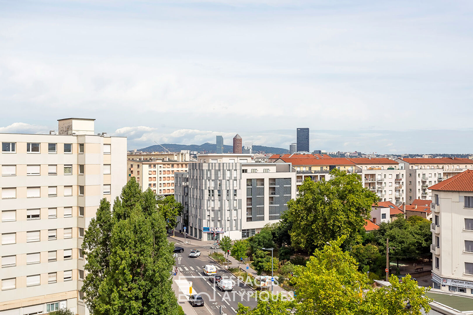 Dernier étage avec balcon et vue dégagée