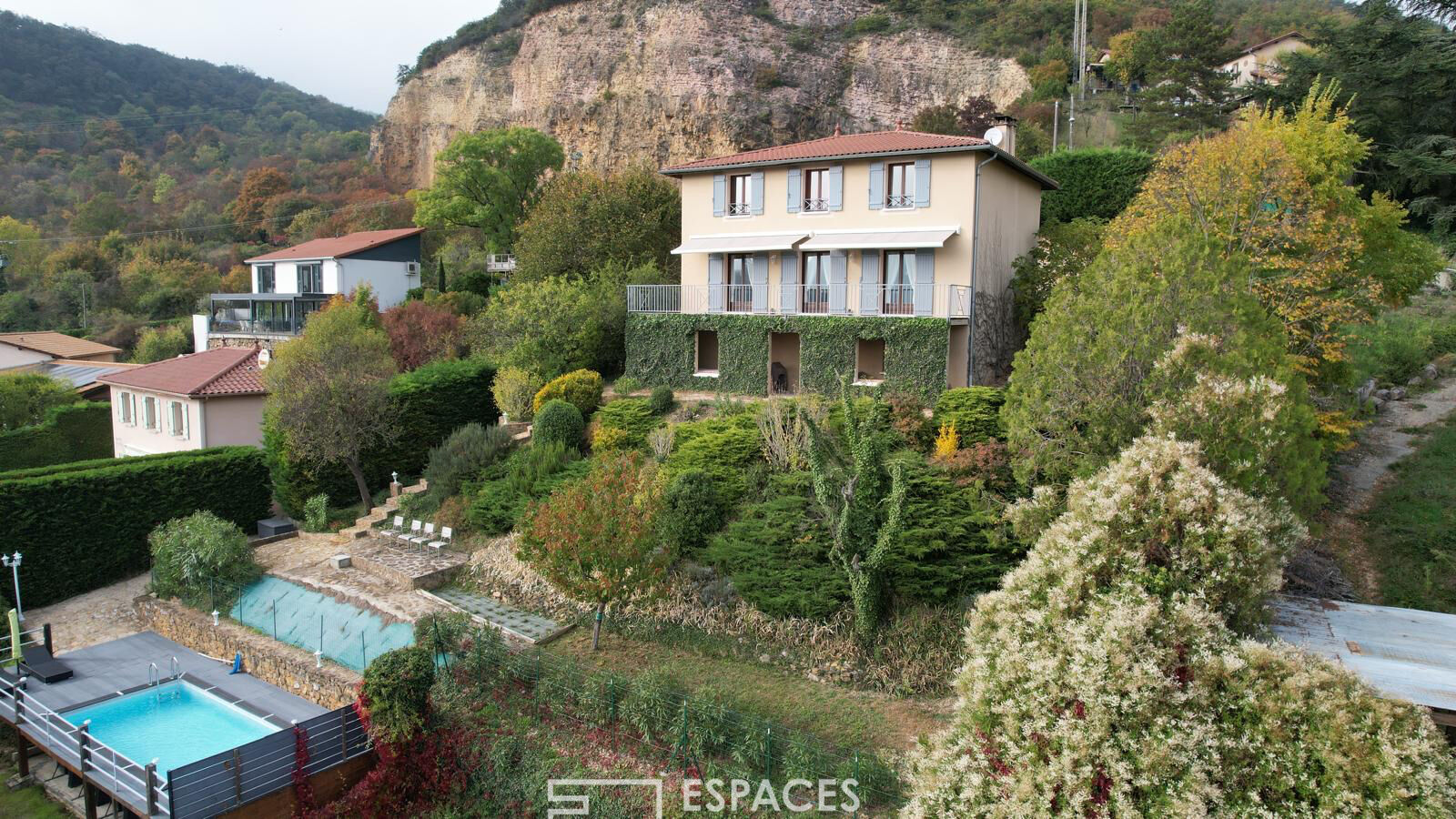 Photo Maison familiale avec piscine et vue imprenable image 1/6