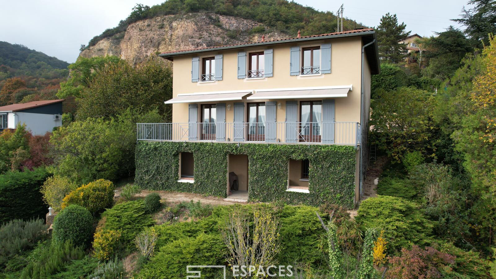 Photo Maison familiale avec piscine et vue imprenable image 2/6