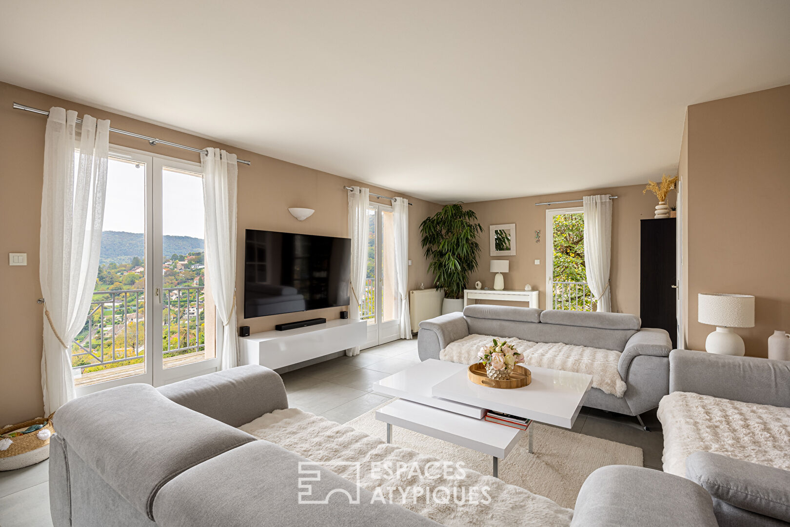 Photo Maison familiale avec piscine et vue imprenable image 5/6