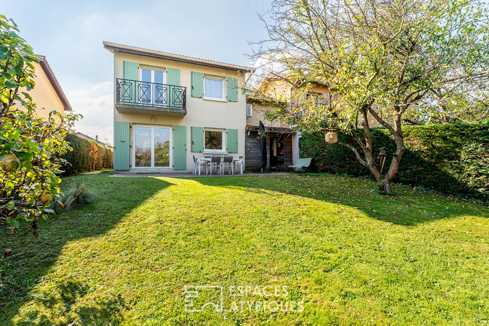 Maison familiale avec jardin et piscine