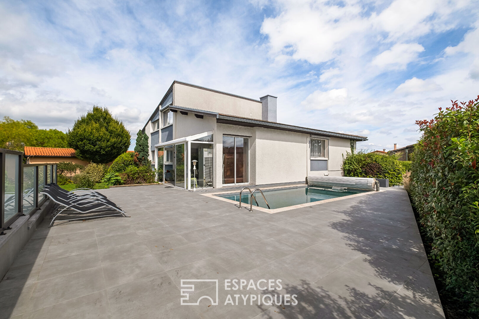 Maison d'architecte familiale avec piscine