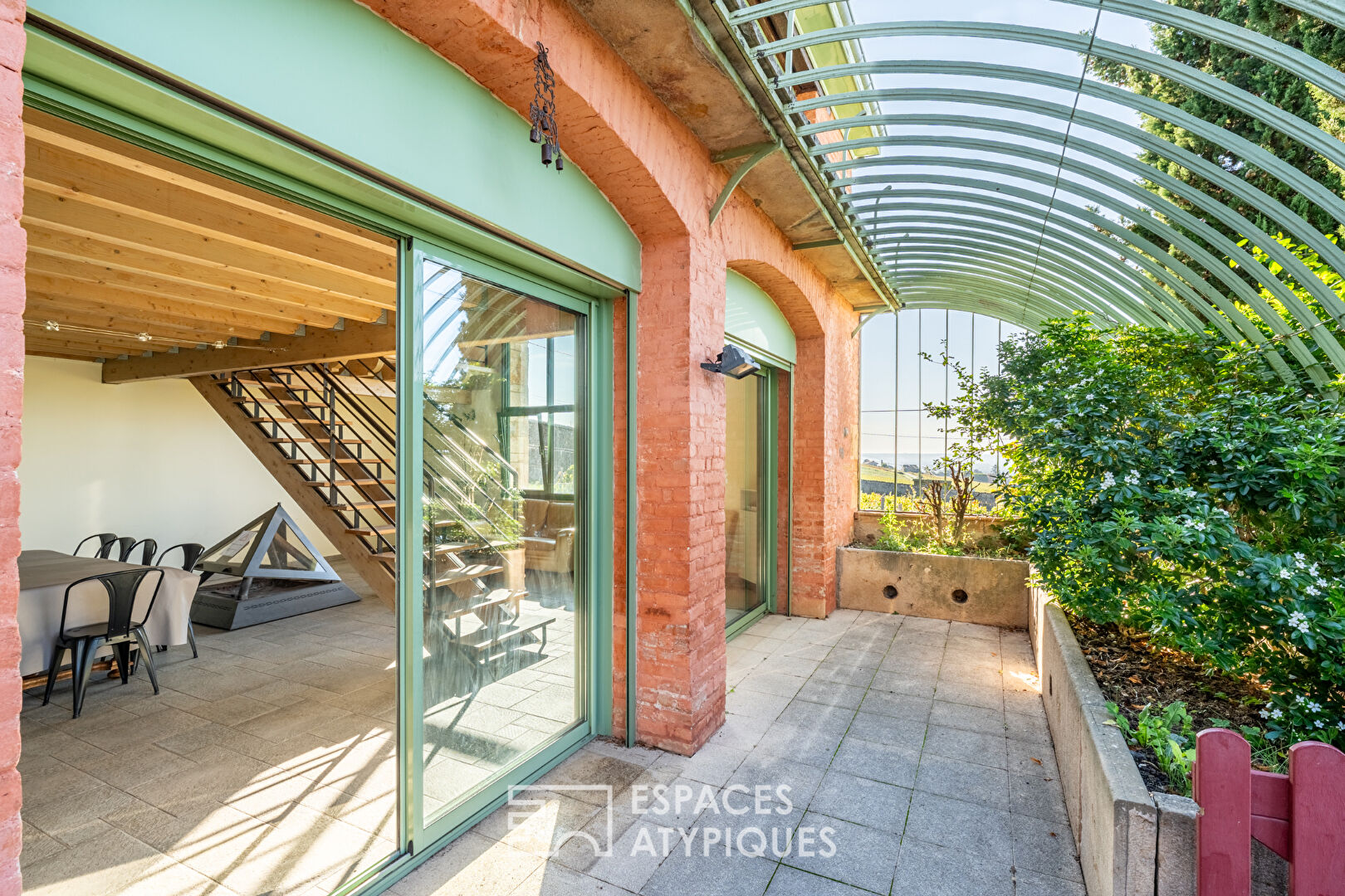 Photo Propriété de caractère sur les hauteurs de Fleurie avec piscine et vue imprenable image 2/6