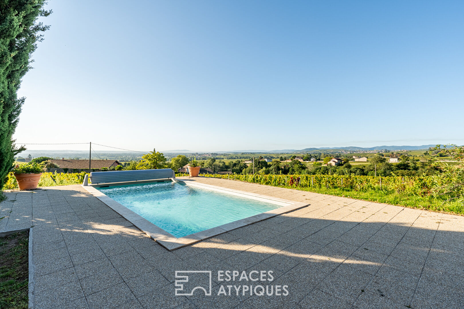 Photo Propriété de caractère sur les hauteurs de Fleurie avec piscine et vue imprenable image 5/6