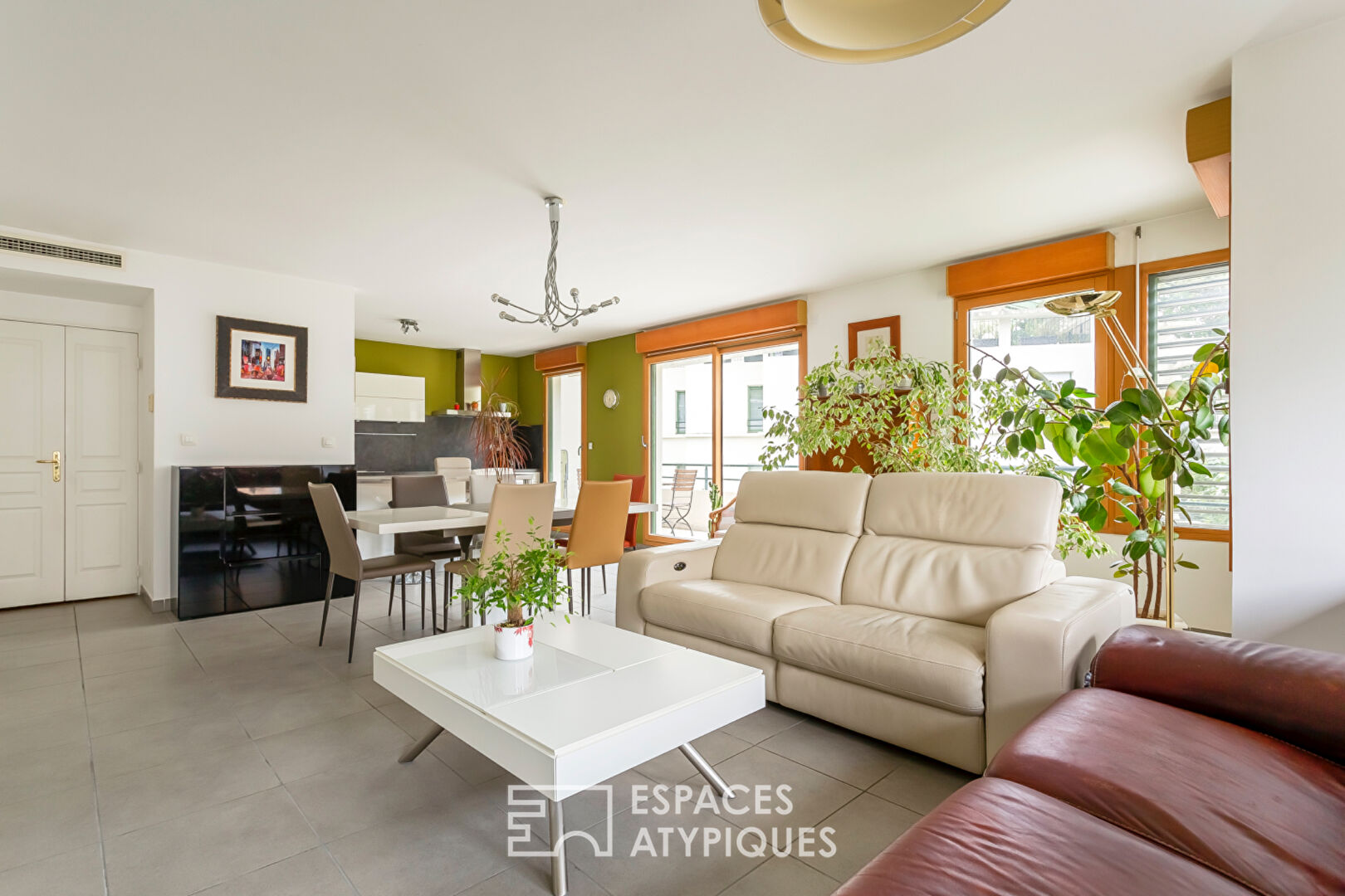 Appartement avec terrasse et triple garage