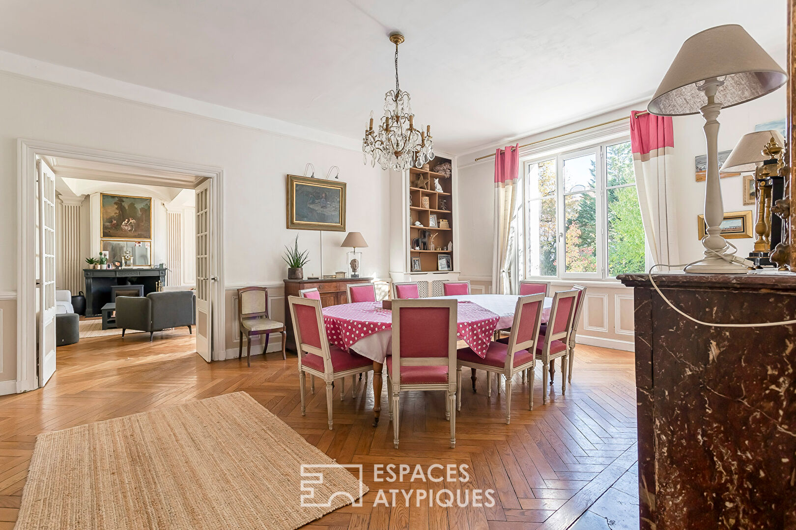 Photo Élégance d'un clos du XVIIIe sur parc arboré avec piscine à Saint-Genis-Laval image 6/6