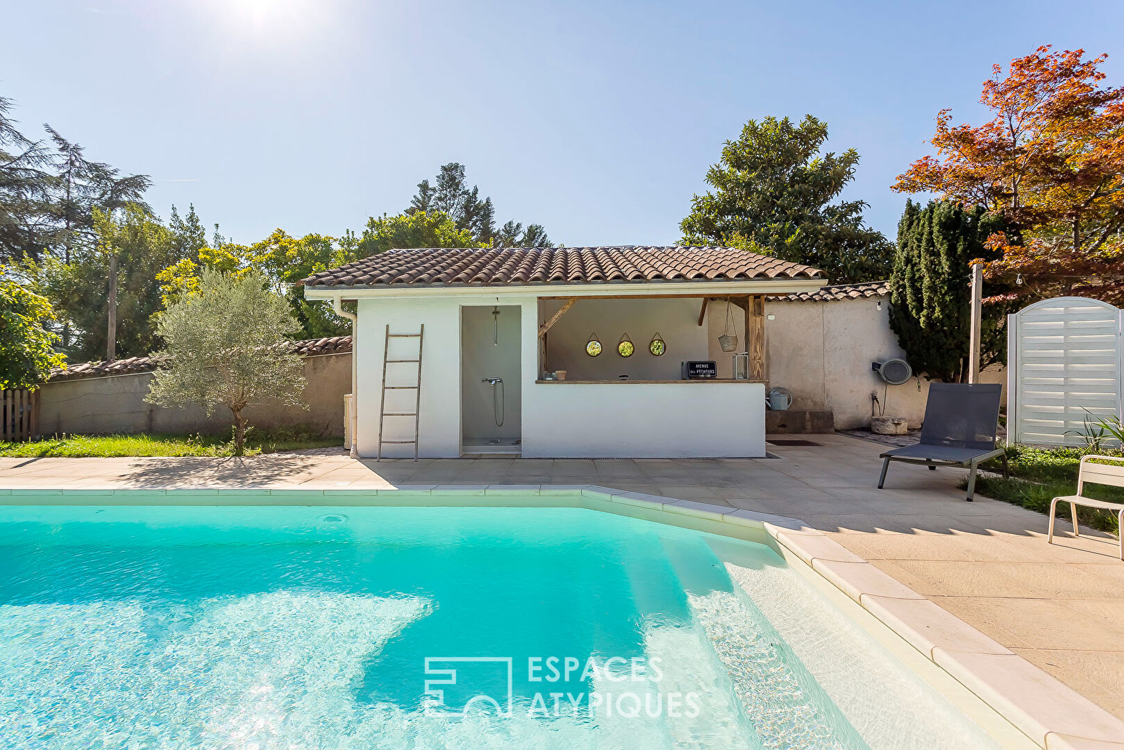 Photo Ancien corps de ferme rénové avec piscine et jardin image 2/6