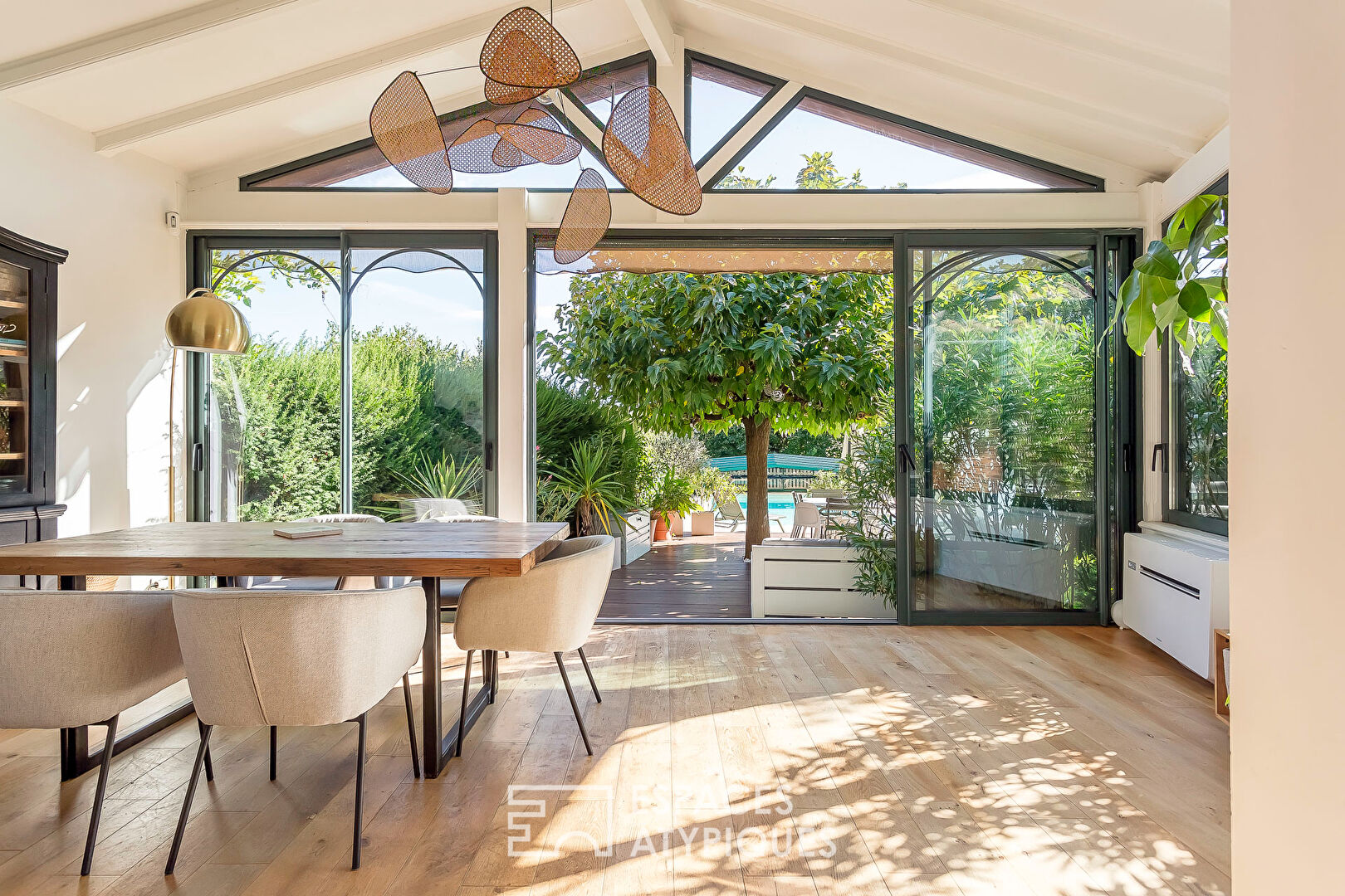 Photo Ancien corps de ferme rénové avec piscine et jardin image 4/6