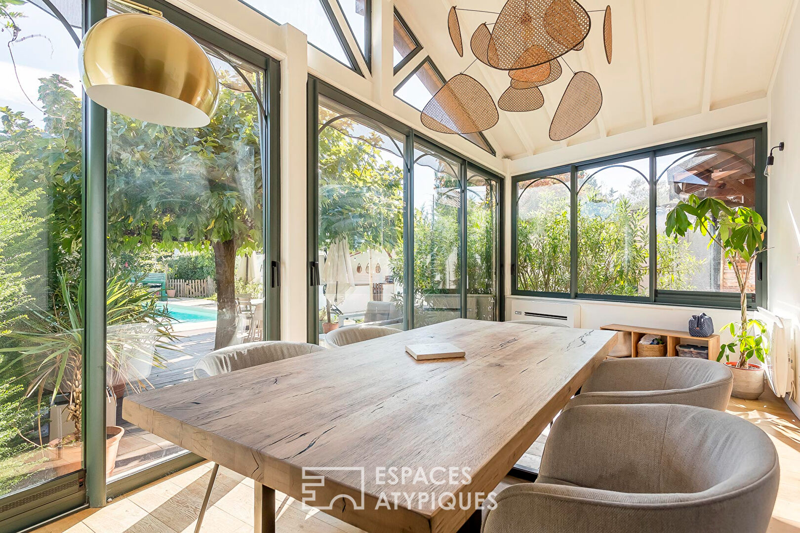 Photo Ancien corps de ferme rénové avec piscine et jardin image 5/6