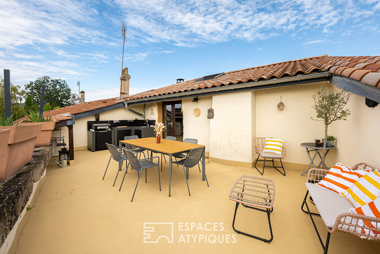 Photo Maison de ville entièrement rénovée avec terrasse image 1/6