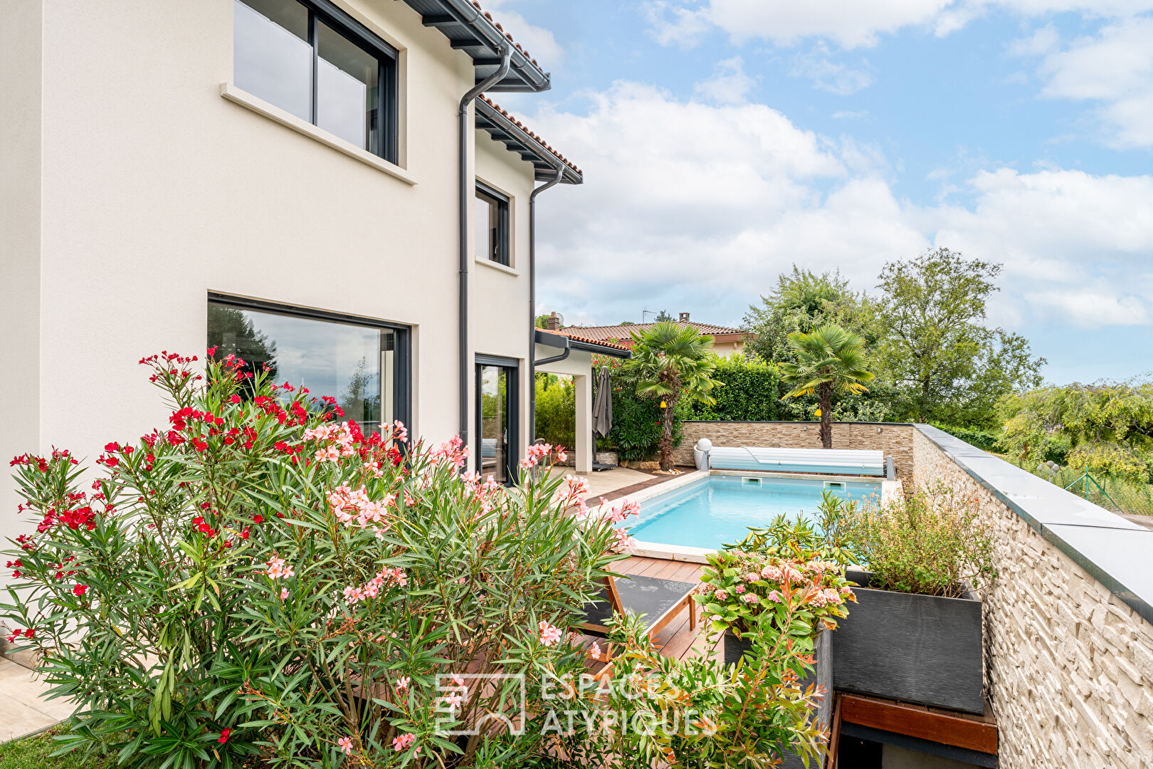 Photo Maison entièrement rénovée avec piscine image 3/6