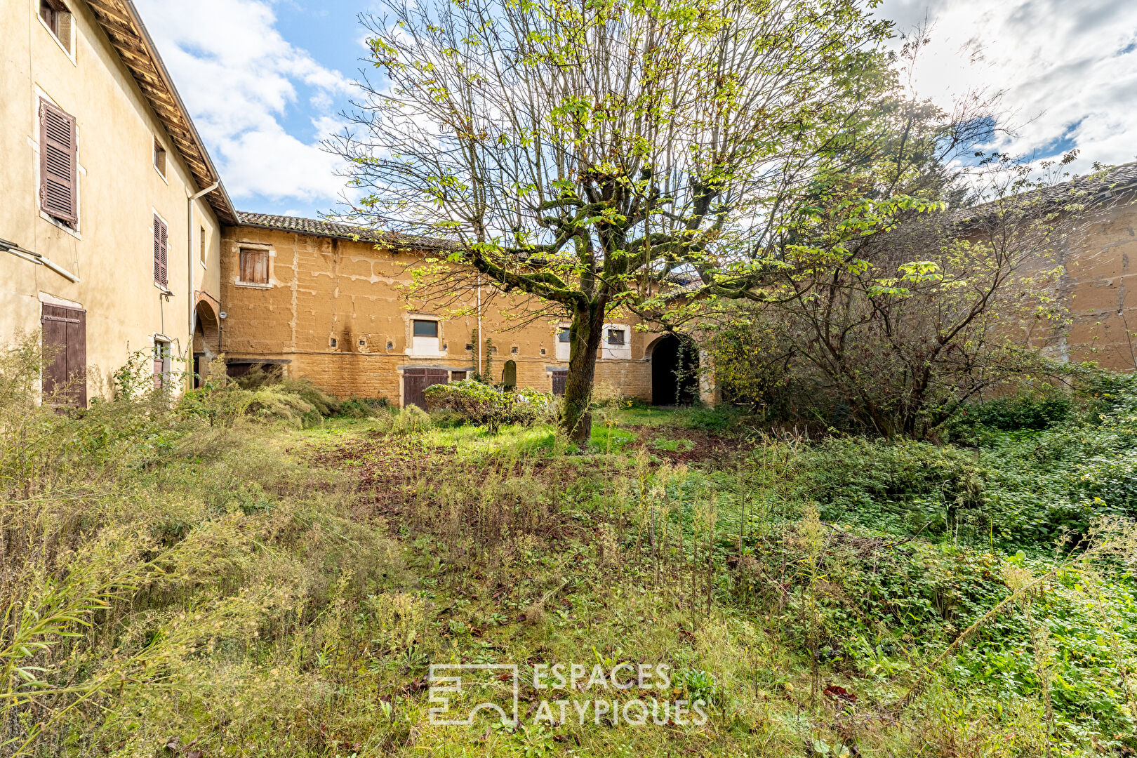 Photo Plateau brut en Duplex à réinventer avec jardin à Jassans-Riottier image 6/6