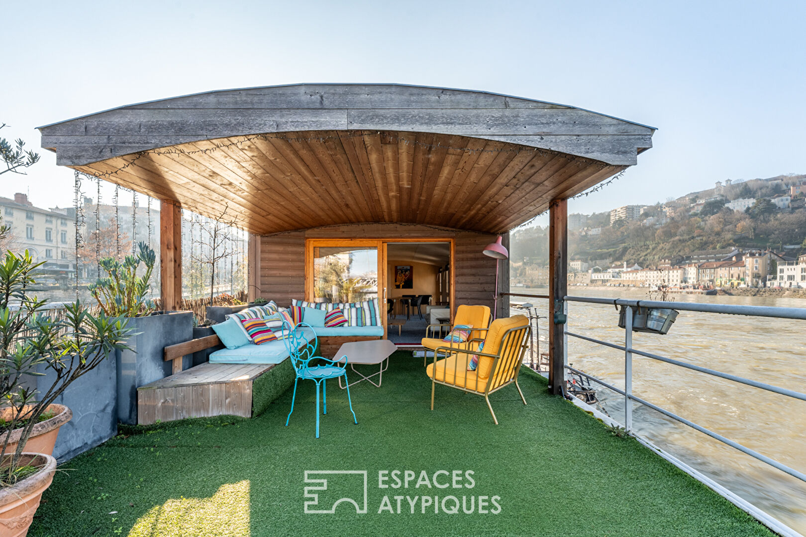 Photo Magnifique péniche Freycinet au coeur de Lyon image 2/6