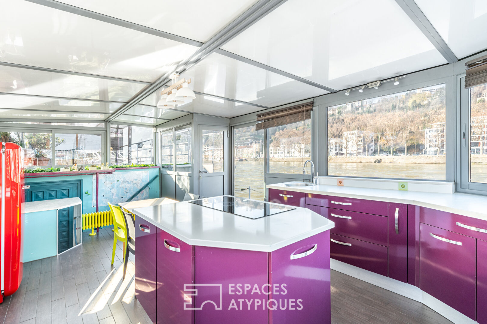 Photo Magnifique péniche Freycinet au coeur de Lyon image 5/6