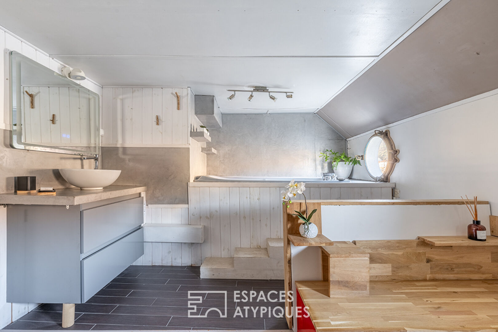 Photo Magnifique péniche Freycinet au coeur de Lyon image 6/6