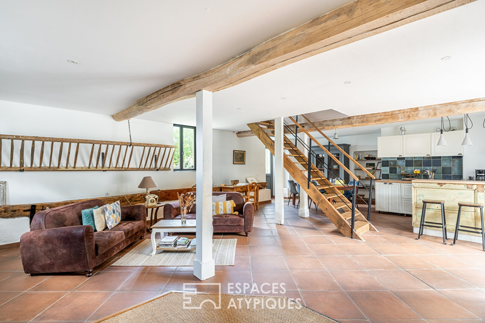 Photo Propriété de caractère avec son parc arboré, piscine et gîte indépendant à Messimy-sur-Saône image 2/6