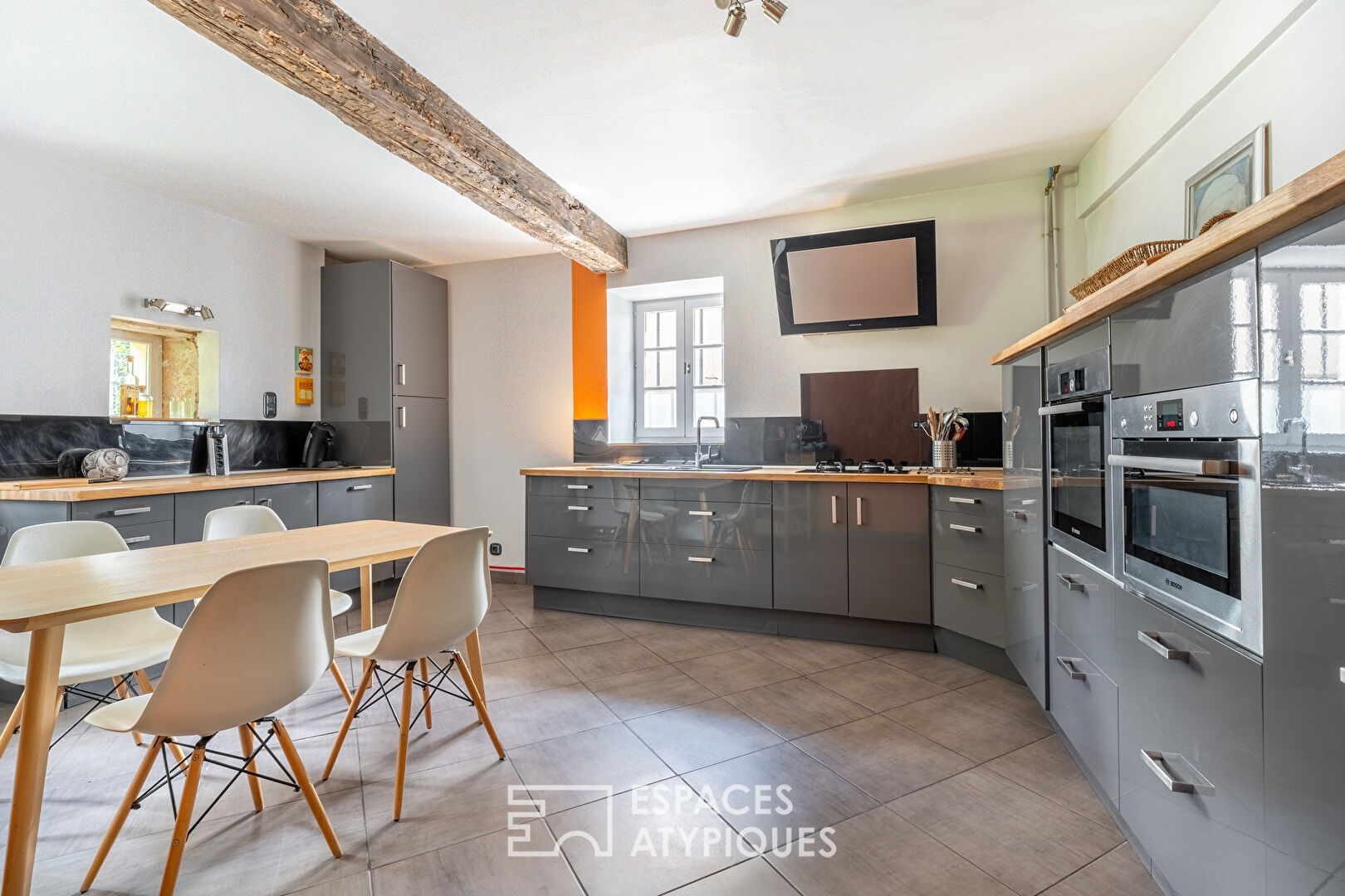 Photo Propriété de caractère avec son parc arboré, piscine et gîte indépendant à Messimy-sur-Saône image 6/6