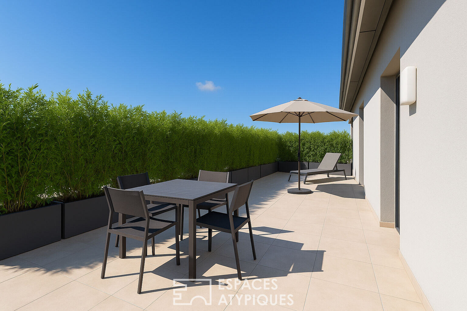 Appartement rénové au dernier étage avec terrasse